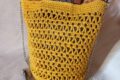 BORSA A SECCHIELLO COLORE GIALLO MANICI IN LEGNO